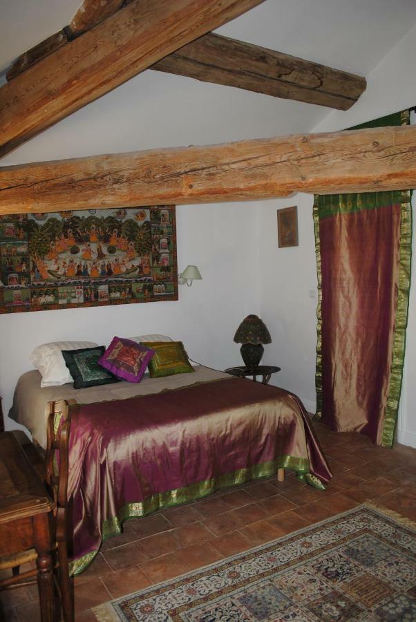 Bed and Breakfast Les Routes Du Monde Saint-Geniès-de-Comolas Exterior foto