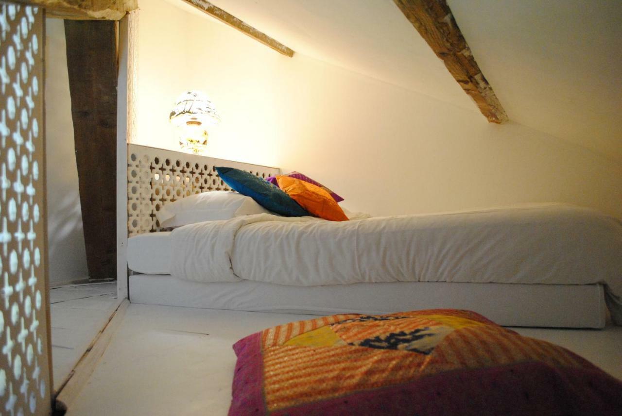 Bed and Breakfast Les Routes Du Monde Saint-Geniès-de-Comolas Exterior foto